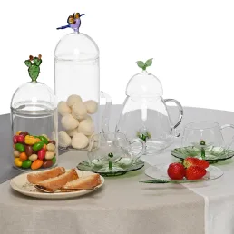 casarialto tablle settled with grey linen triangle tablecloth and cacke